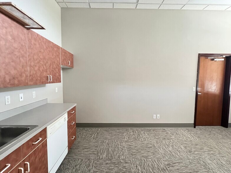 More Photos Of 1149 N Edison St, Kennewick Bank For Lease