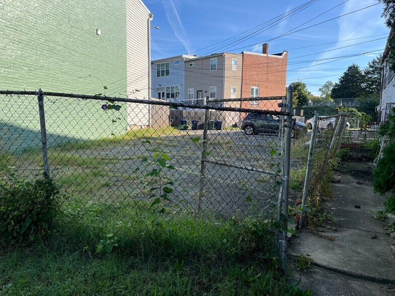 More Photos Of 5 Barney Cir SE, Washington Medical For Lease