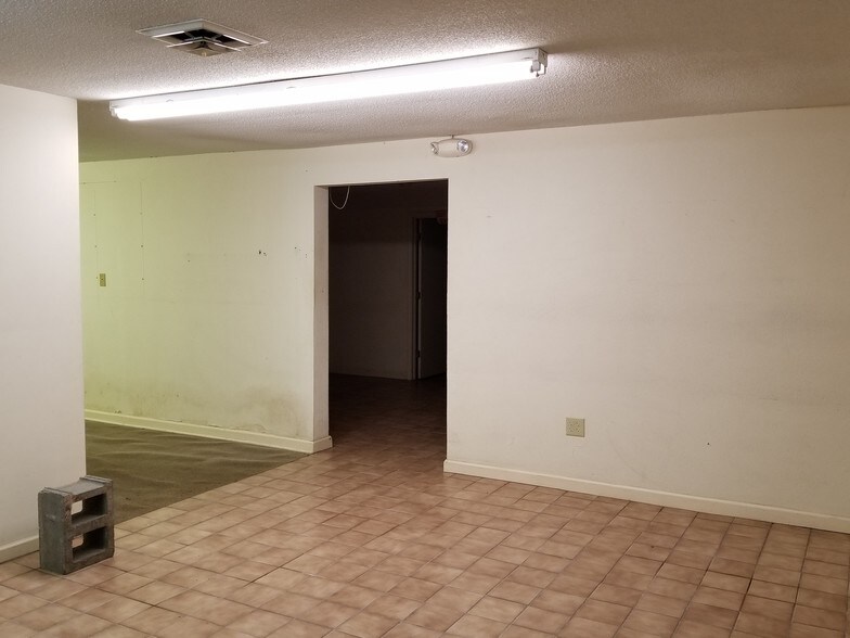 More Photos Of 802 E Nash St, Spring Hope Flex For Lease