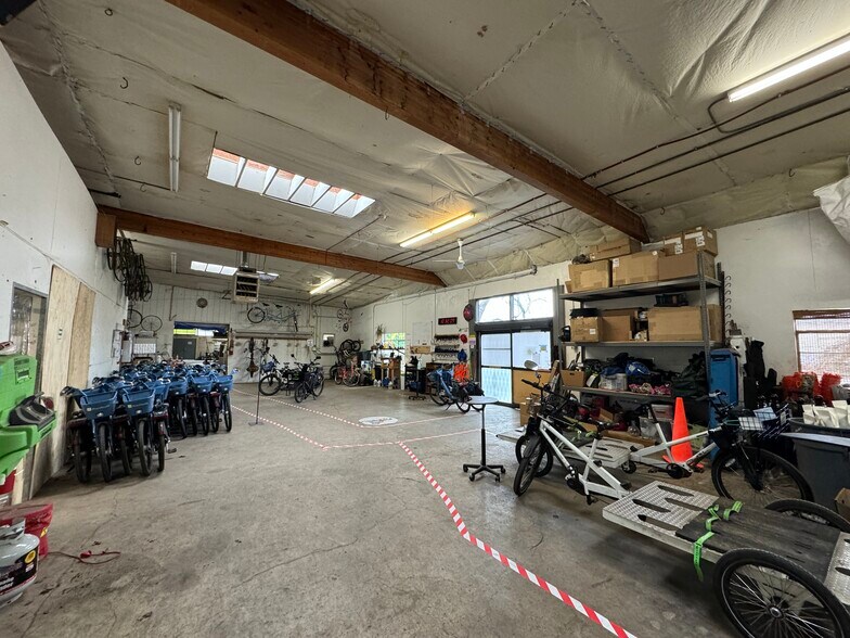 More Photos Of 455 W 1st Ave, Eugene Freestanding For Sale