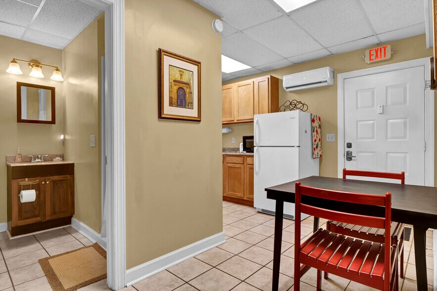 More Photos Of 2020 Princess Place Dr, Wilmington Freestanding For Sale