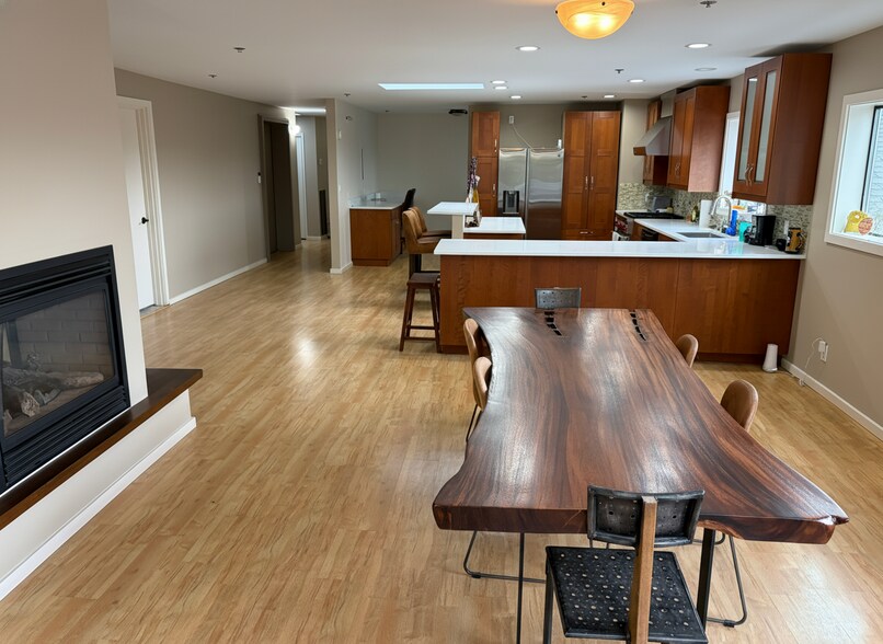 More Photos Of 16705 Southcenter Pky, Tukwila Freestanding For Lease