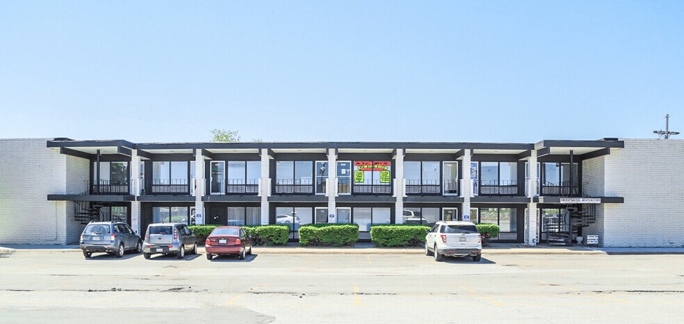 More Photos Of 8998 L St, Omaha Office For Lease