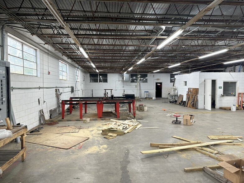 More Photos Of 10609 N Dual Dr, Baton Rouge Storefront For Sale