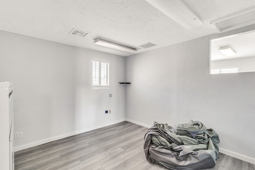 More Photos Of 517 S Lebaron St, Mesa Warehouse For Lease