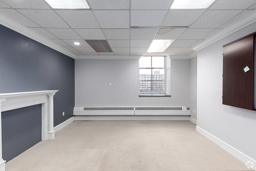 More Photos Of 1351 Main St, Springfield Office For Lease