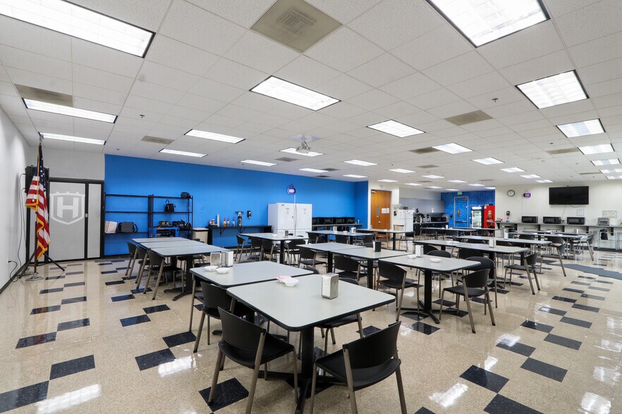 More Photos Of 50 Icon, Foothill Ranch Manufacturing For Lease