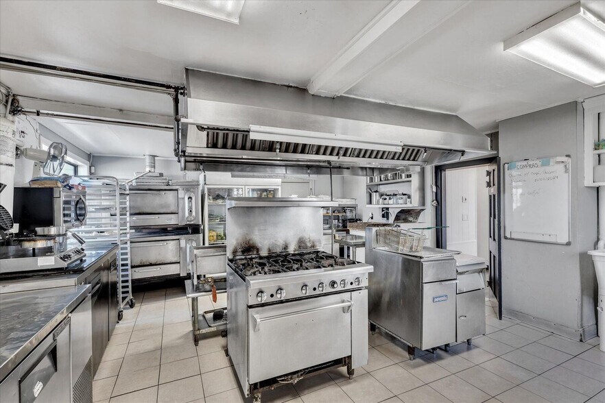 More Photos Of 225 Iyannough Rd, Hyannis Restaurant For Sale