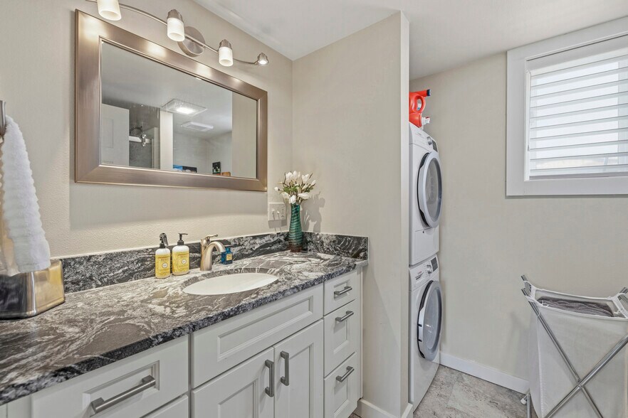 More Photos Of 101-107 S 1st St, La Conner Storefront For Sale