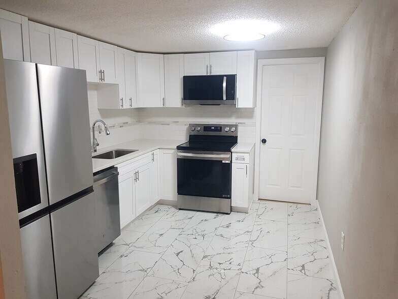 More Photos Of 311 58th Ave E, Bradenton Apartments For Sale
