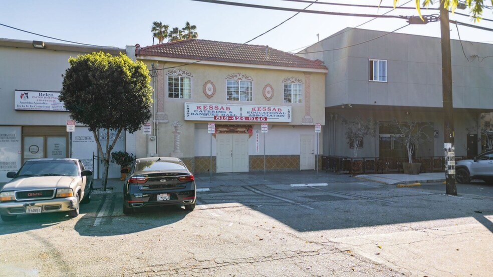 More Photos Of 18407 Sherman Way, Reseda Office For Sale