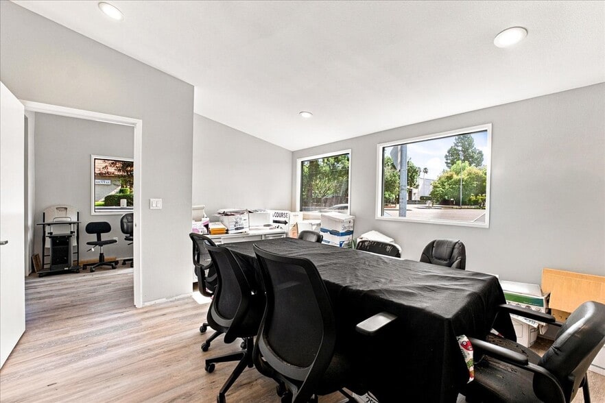 More Photos Of 2060 E Foothill Blvd, Pasadena Freestanding For Sale