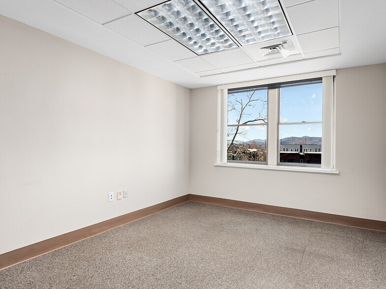 More Photos Of 53 S French Broad Ave, Asheville Medical For Lease