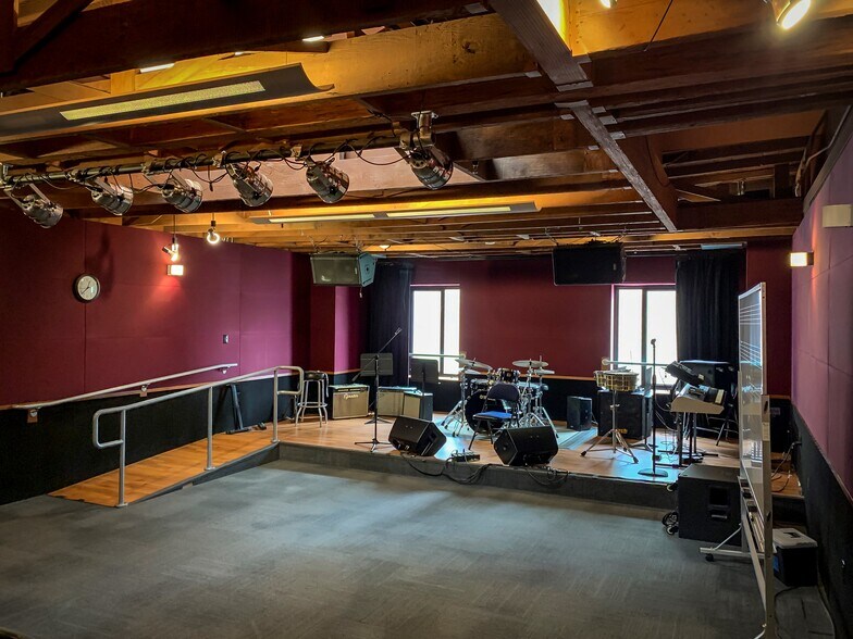 More Photos Of 6750 Hollywood Blvd, Los Angeles Storefront Retail Office For Lease