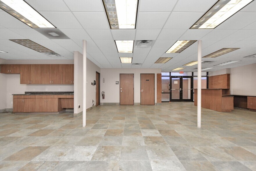 More Photos Of 1500 W Highway 6, Alvin Truck Terminal For Lease