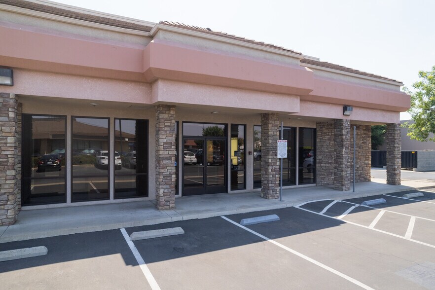 More Photos Of 2001 W Caldwell Ave, Visalia General Retail For Sale