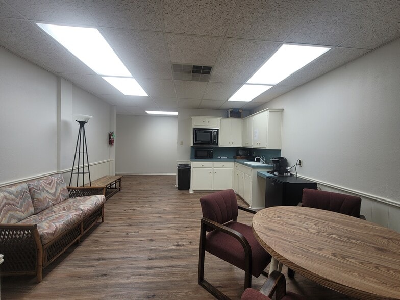 More Photos Of 3311-3313 81st St, Lubbock Medical For Lease