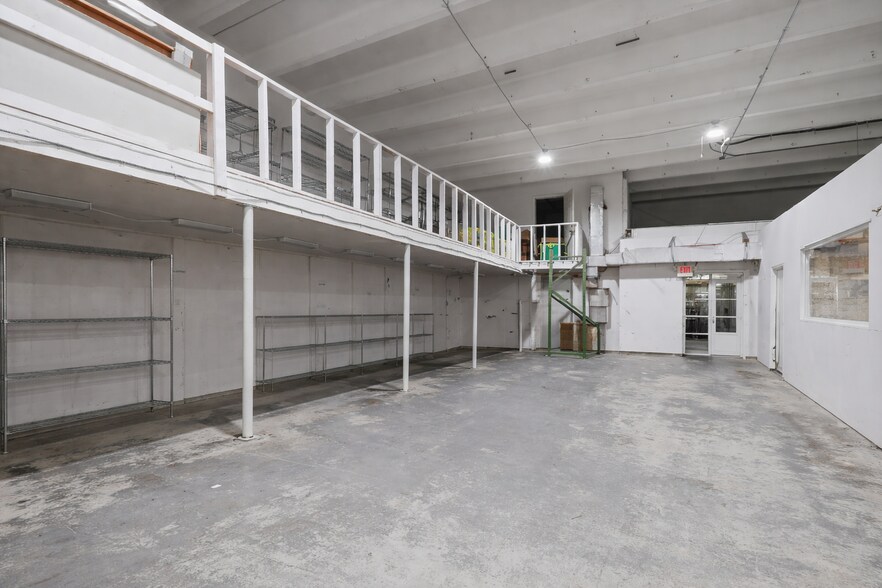 More Photos Of 1800 N Dixie Hwy, Hollywood Showroom For Sale