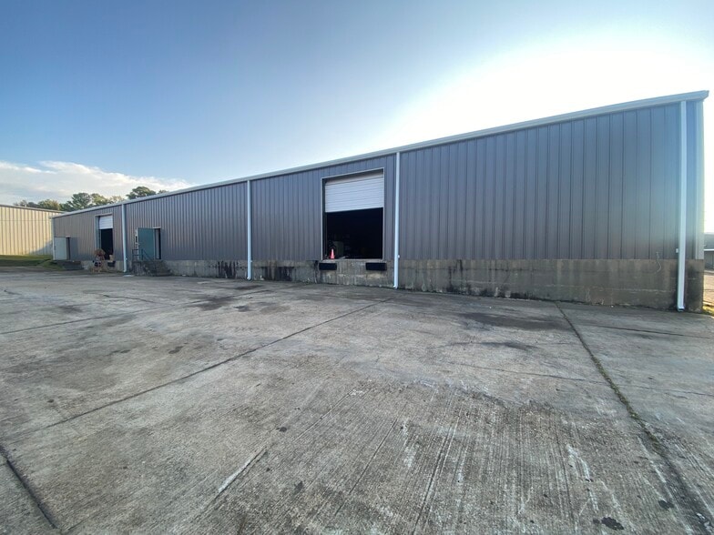 More Photos Of 650 Ridgewood Rd, Ridgeland Warehouse For Lease