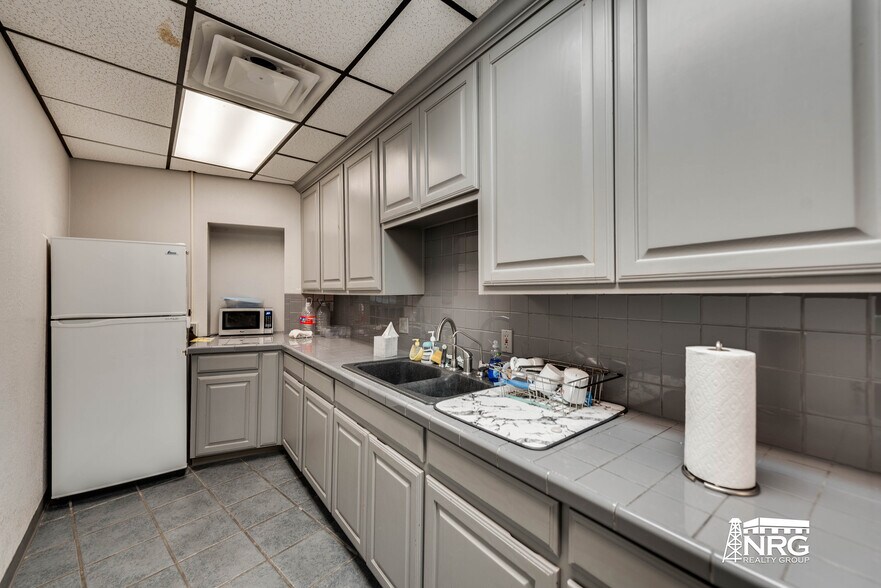 More Photos Of 3201 W Wall St, Midland Office For Sale