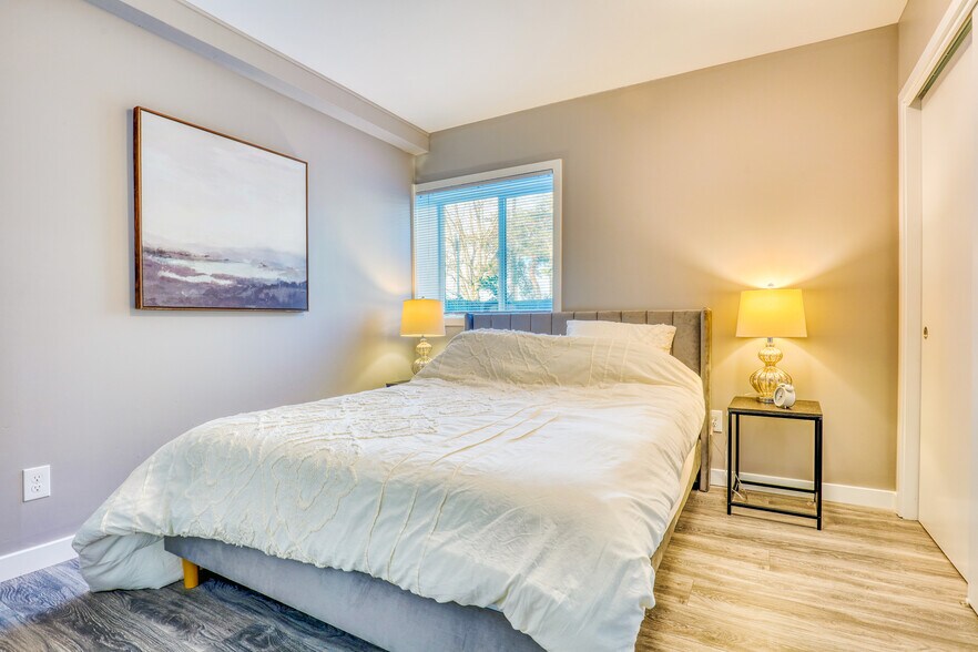 More Photos Of 1417 NE 55th St, Seattle Apartments For Sale