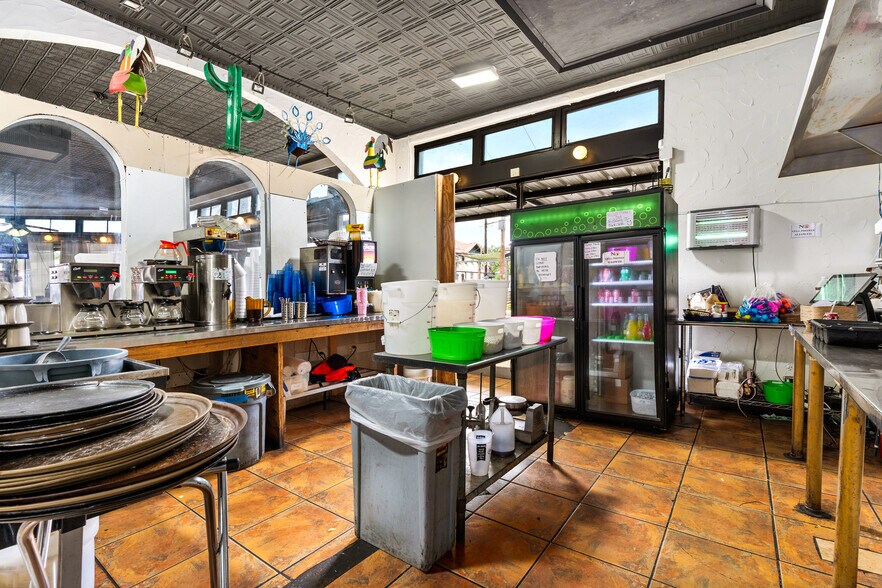 More Photos Of 1012-1032 S Presa St, San Antonio Unknown For Lease