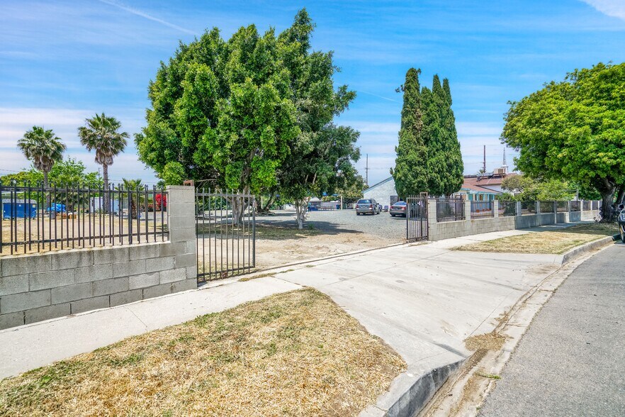 More Photos Of 109 S Aprilia Ave, Compton Religious Facility For Sale