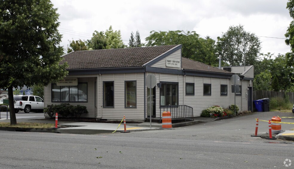 Primary Photo Of 6736 SE Powell Blvd, Portland Office For Sale