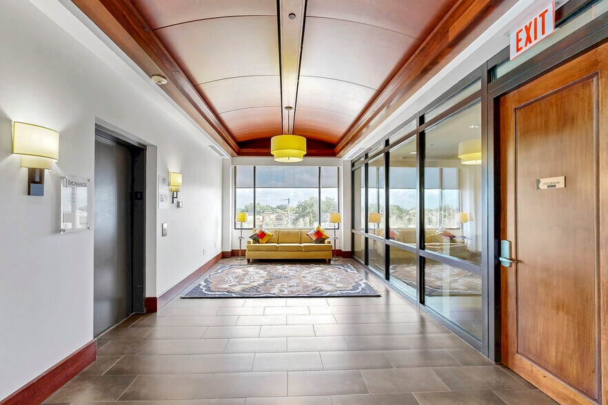 More Photos Of 100 W Stuart Ave, Lake Wales Coworking Space