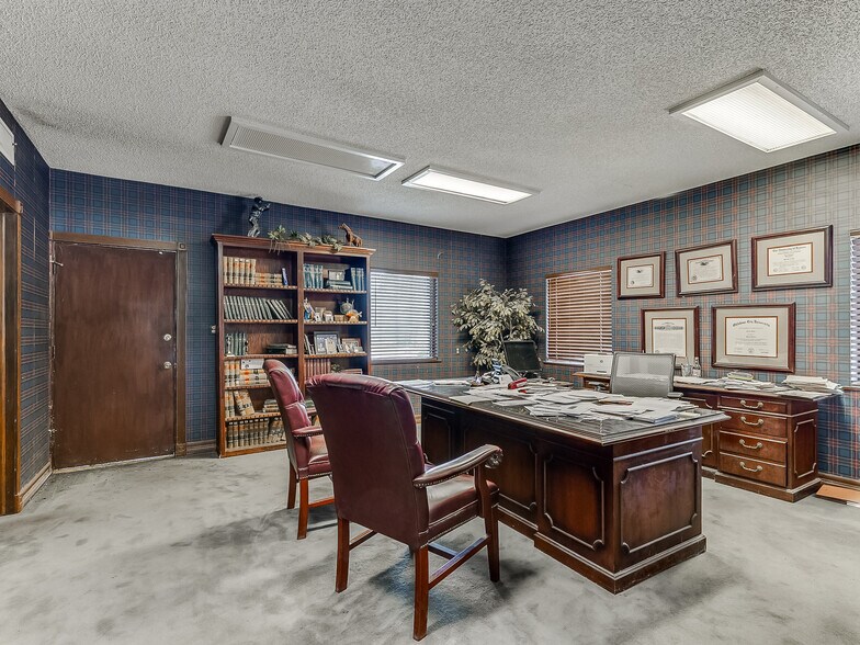 More Photos Of 1420 Linwood Blvd, Oklahoma City Office For Sale