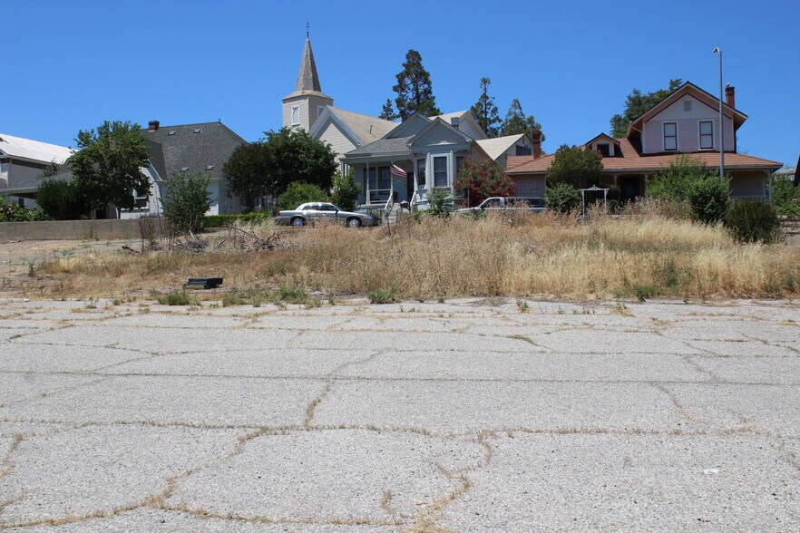 More Photos Of 108 Court St, Jackson General Retail For Sale