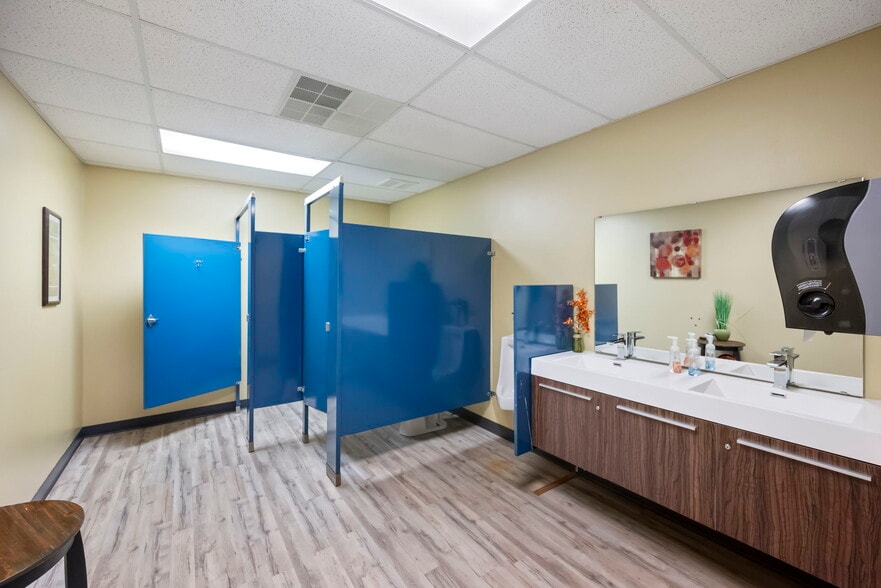 More Photos Of 3768 Rome Dr, Lafayette Office For Lease