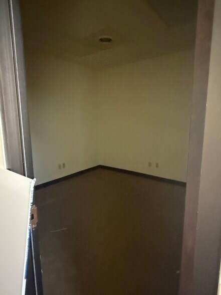 More Photos Of 1214 N Highway 81, Duncan Office For Lease
