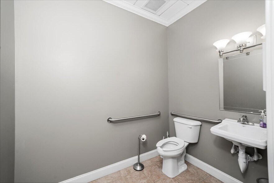 More Photos Of 6535 Shiloh Rd, Alpharetta Light Distribution For Sale