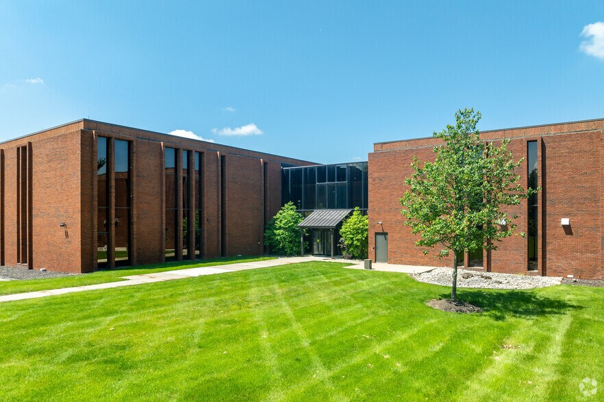 More Photos Of 6700 N High St, Worthington Office For Sale