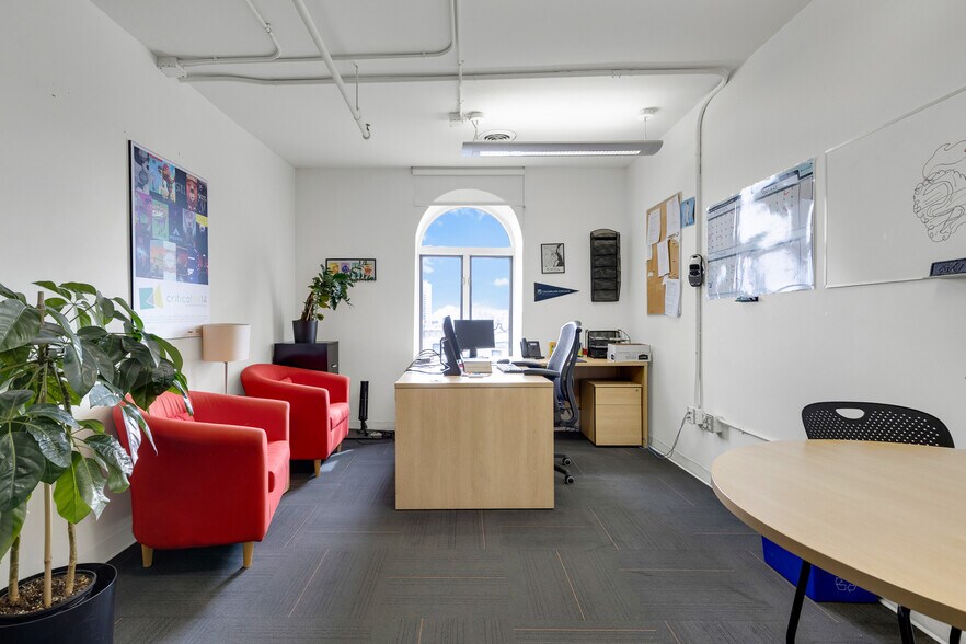More Photos Of 525 Rue Sherbrooke E, Montréal Office For Lease