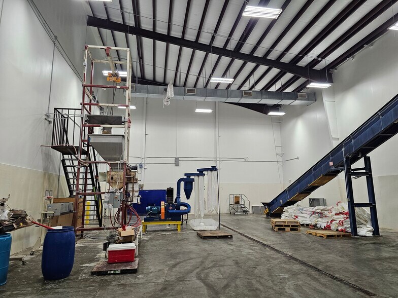 More Photos Of 51 County Road 171, Bay City Manufacturing For Sale