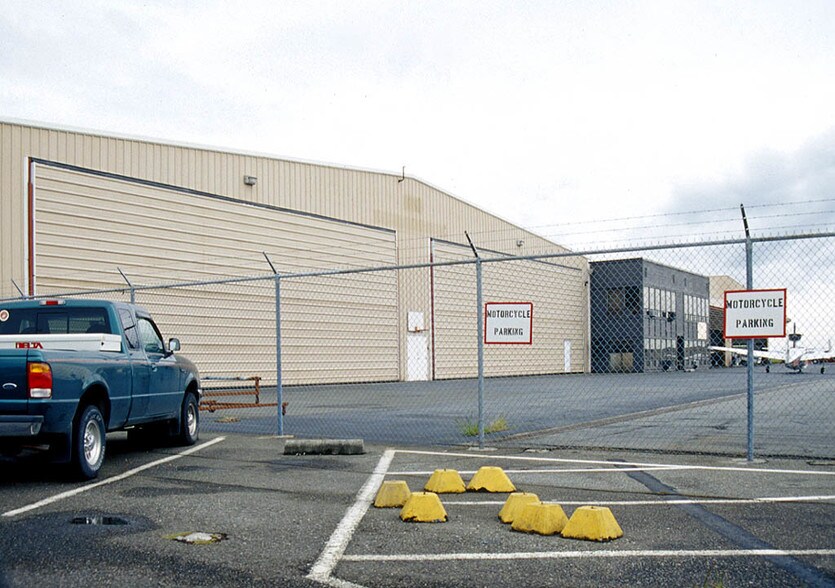 More Photos Of 10108 32nd Ave W, Everett Airplane Hangar For Lease