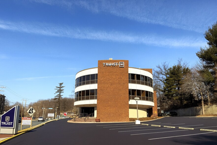 Primary Photo Of 667 Welsh Rd, Huntingdon Valley Office For Sale