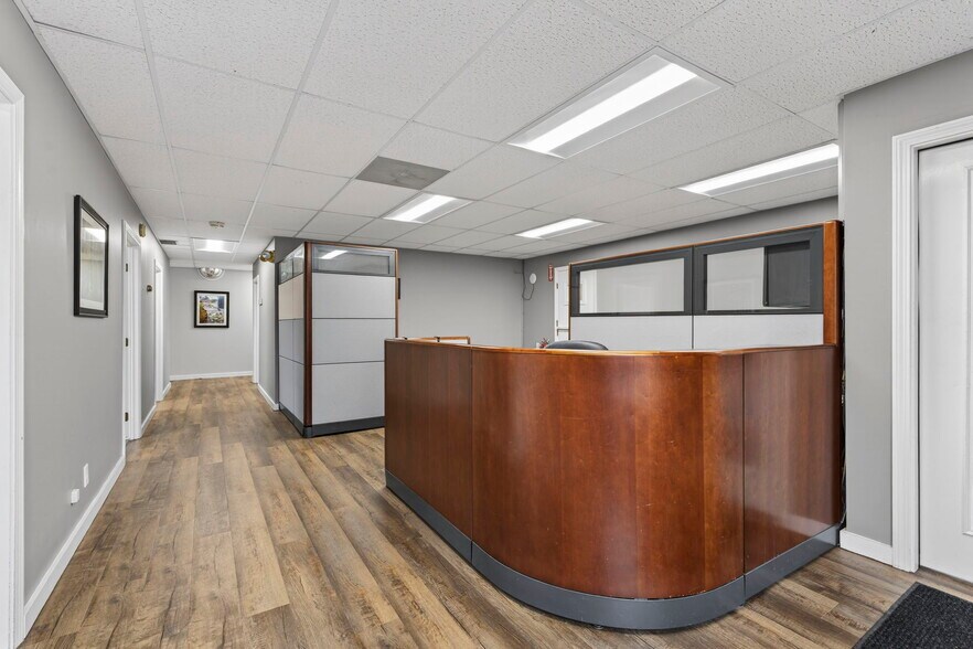 More Photos Of 113 Lafayette Rd, Hampton Falls Light Manufacturing For Lease