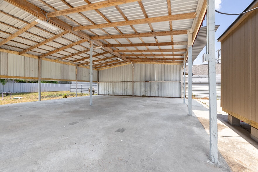 More Photos Of 1929 Havner Ln, Houston Warehouse For Sale
