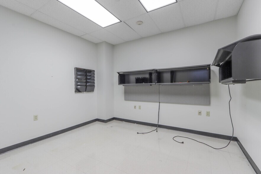 More Photos Of 11 Scott St, Wausau Office For Lease