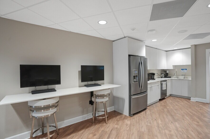 More Photos Of 1505 Tamiami Trl S, Venice Medical For Sale