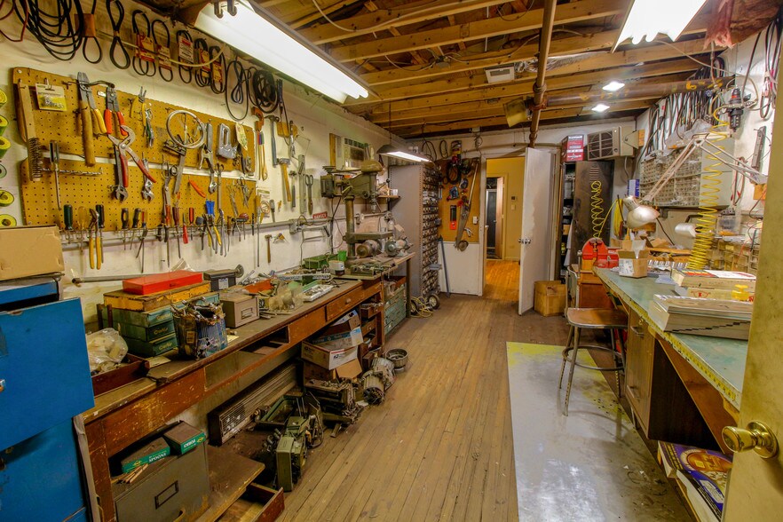 More Photos Of 620-626 Franklin Ave, Essex Warehouse For Sale