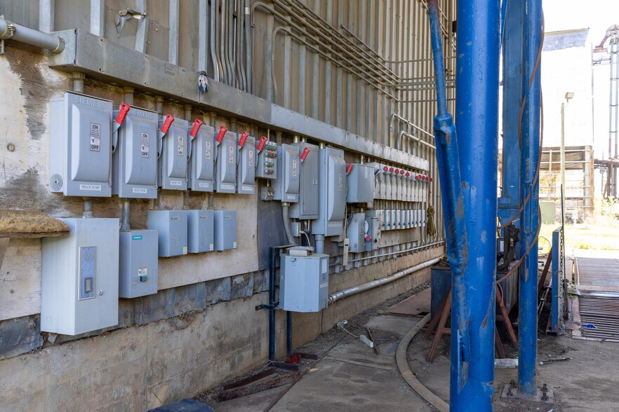 More Photos Of 740 West Union Street, Vienna Manufacturing For Sale