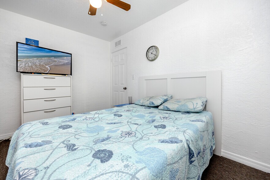 More Photos Of 923 Dr. Martin Luther King Jr St S, Saint Petersburg Storefront Retail Residential For Sale