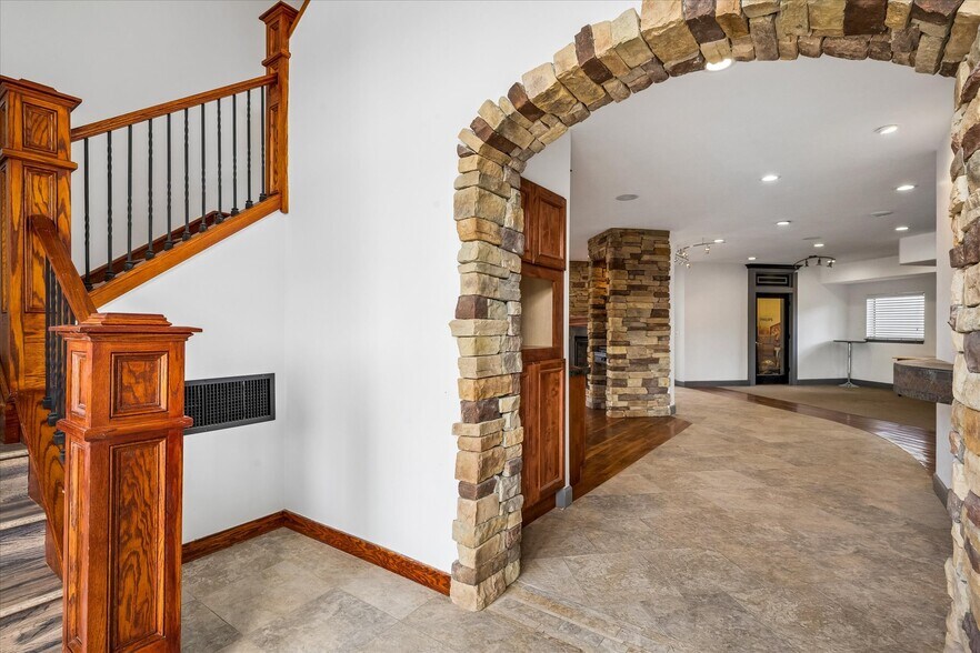 More Photos Of 1109 W Littleton Blvd, Littleton Office For Sale