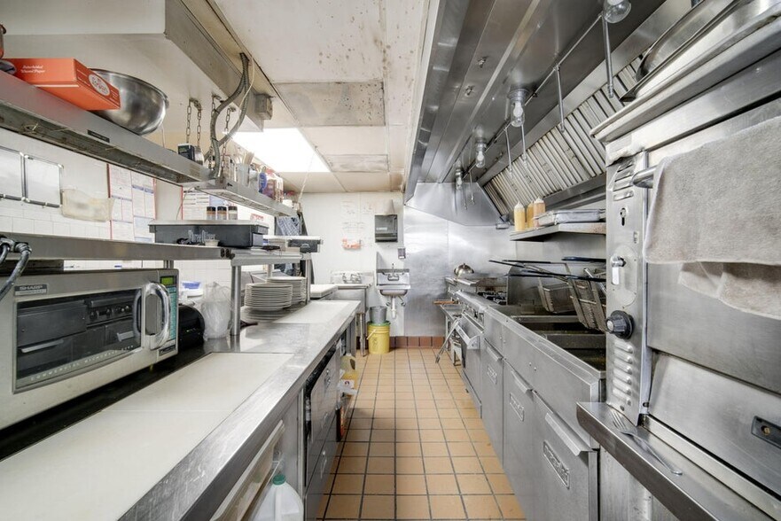 More Photos Of 6317 W Bluemound Rd, Milwaukee Bar For Sale