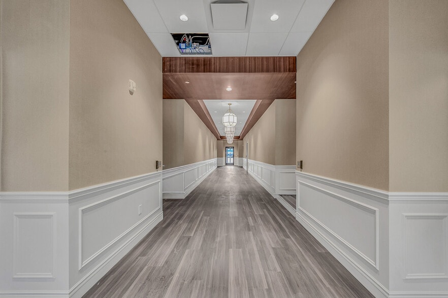 More Photos Of 20 Montage Mountain Rd, Moosic Restaurant For Lease