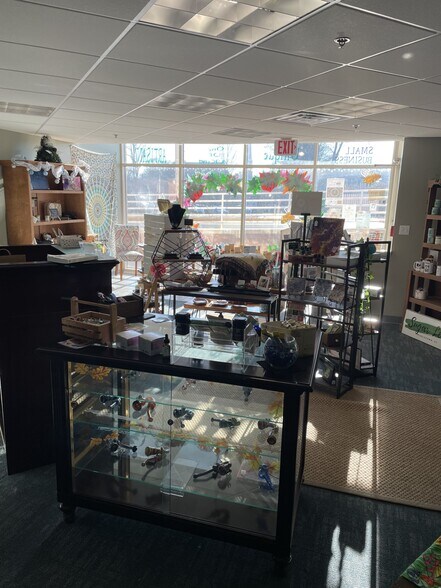 More Photos Of 122 College St, Middletown General Retail For Lease